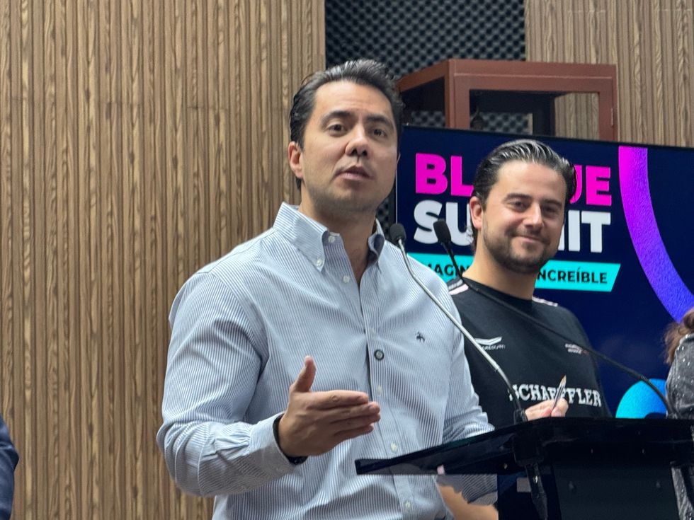 Alcalde Felifer Mac\u00edas y secretario Rodrigo Ruiz anuncian congreso de electromovilidad en municipio de Quer\u00e9taro
