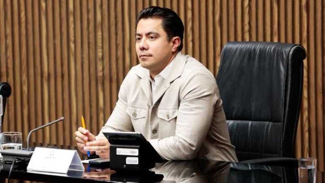 Alcalde Felifer Macías Olvera durante entrevista con medios sobre avance del Foro Querétaro