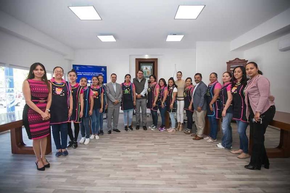 alcalde firma convenio de capacitacion laboral con icateq en san juan del rio 2