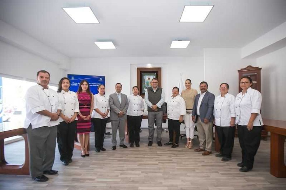 alcalde firma convenio de capacitacion laboral con icateq en san juan del rio