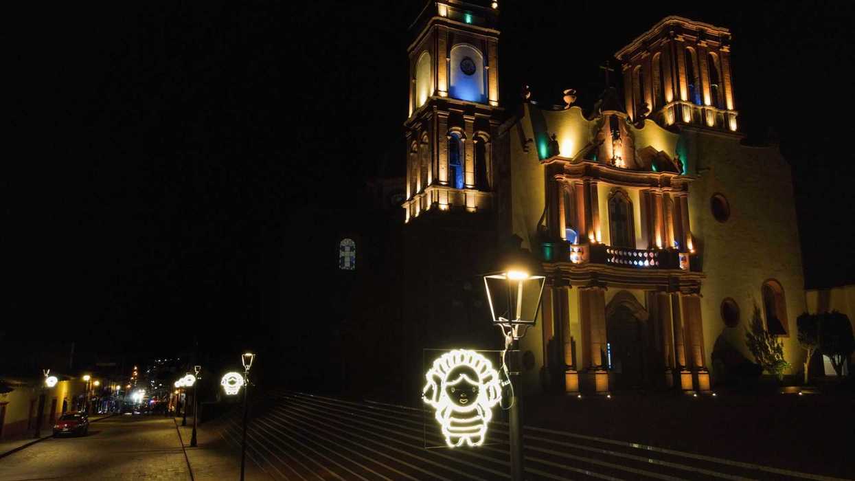 Alcalde pone en marcha 'obras que iluminan' en Amealco.