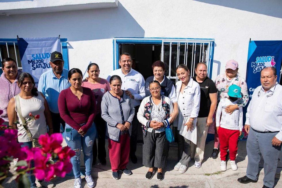 Alcalde Roberto Cabrera arranca consultorio itinerante de salud en Puerta de Alegr\u00edas, San Juan del R\u00edo