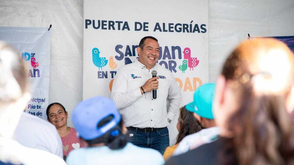Alcalde Roberto Cabrera arranca consultorio itinerante de salud en Puerta de Alegrías, San Juan del Río