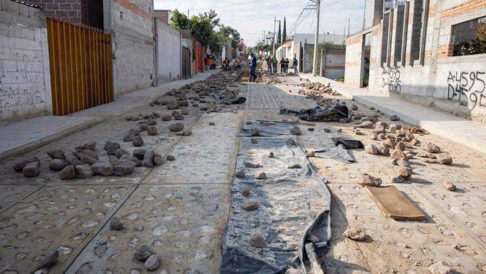 Alcalde Roberto Cabrera supervisa obra rehabilitación calle Pingüica Vista Hermosa San Juan del Río diciembre 2025.