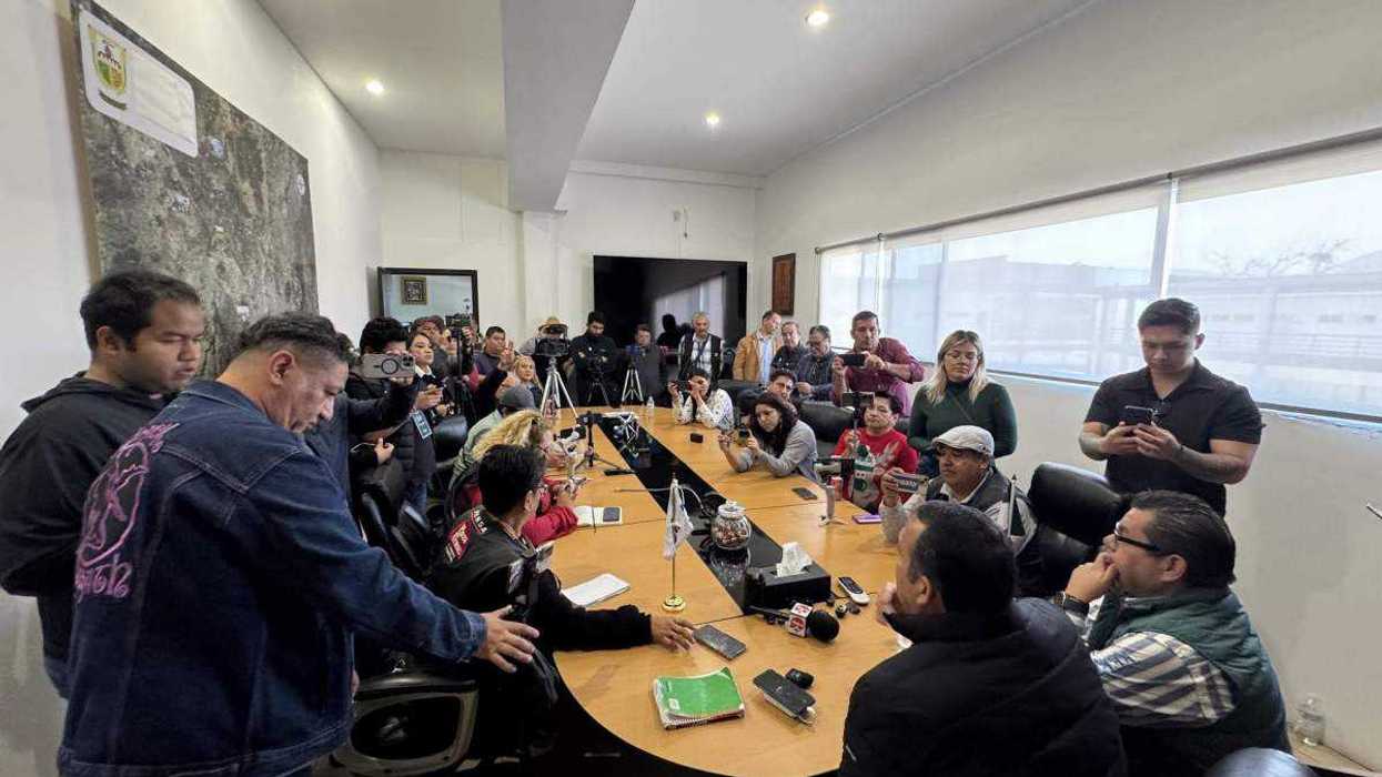 Alcalde Roberto Cabrera Valencia anuncia reestructura administrativa profunda en San Juan del Río con eliminación de secretaría completa.