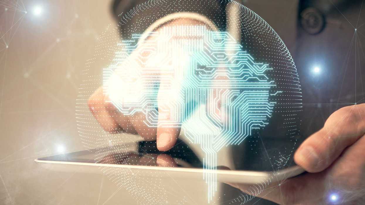 Alcalde Roberto Cabrera Valencia y secretario Luis Antonio Rangel Méndez durante foro de planeación estratégica de inteligencia artificial en San Juan del Río, Querétaro