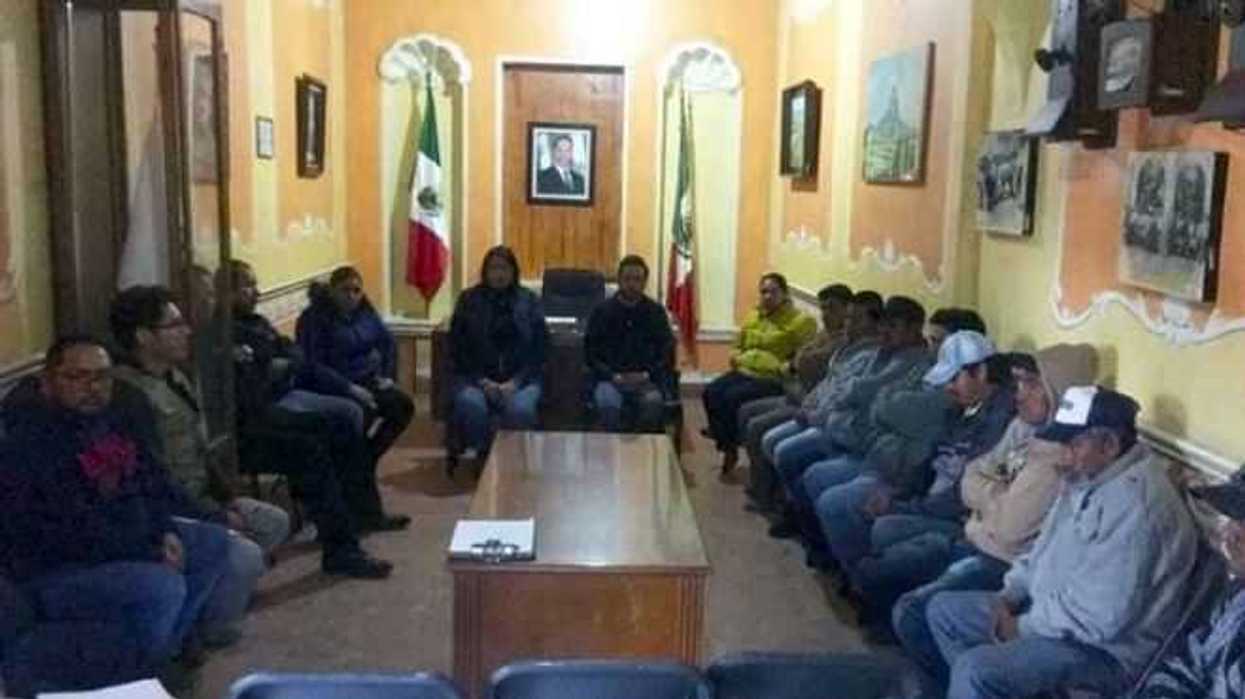 alcaldesa-elvia-montes-encabeza-trabajos-con-escaloneros-para-cuidar-pena-de-bernal