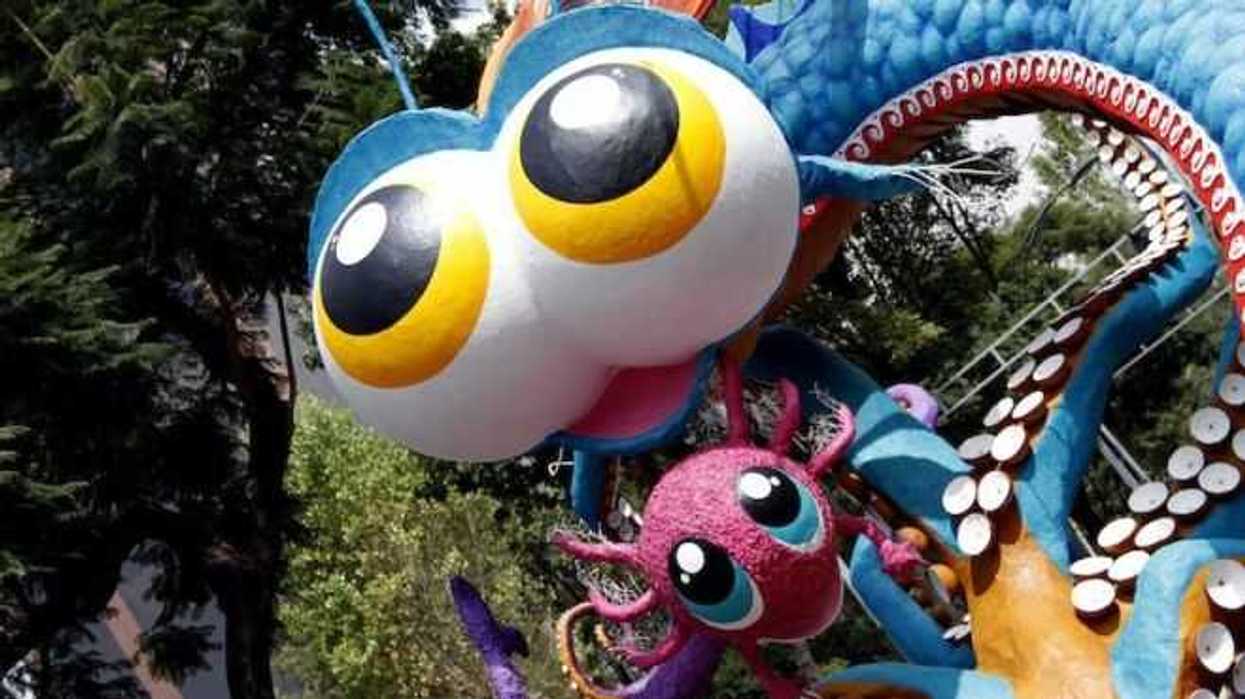 Alebrijes monumentales desfilaran por los Arcos de Queretaro