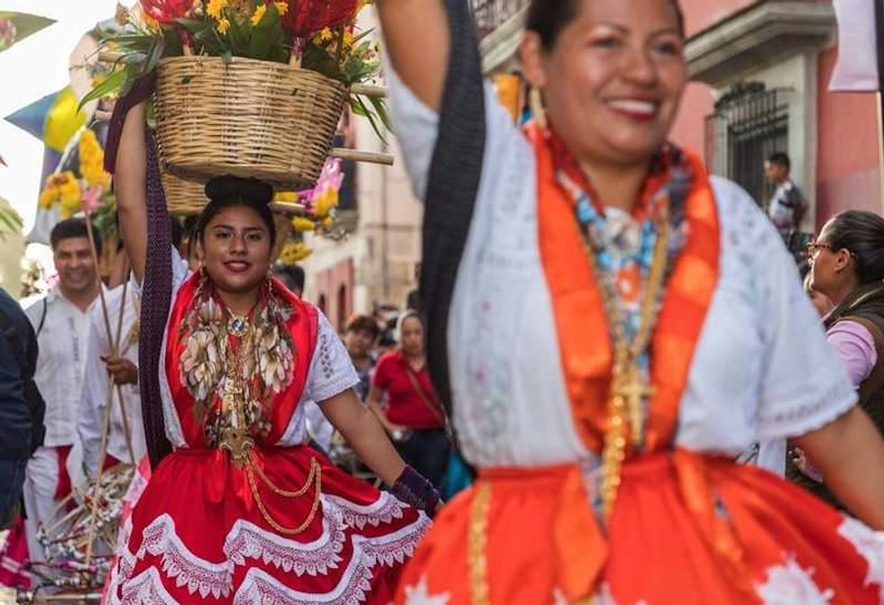 alegria y folclore del convite de primer lunes del cerro inunda oaxaca4