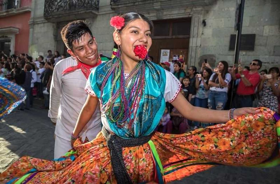 alegria y folclore del convite de primer lunes del cerro inunda oaxaca5