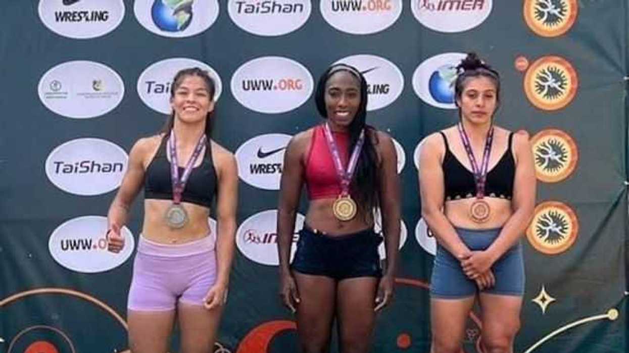 Alejandra Rivera gana Plata en el campeonato panamericano de Lucha de Playa U23.
