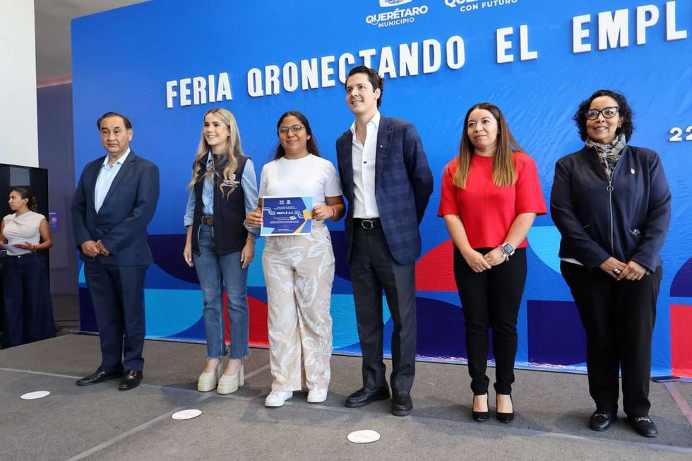 Alejandro Sterling inaugura Feria Qronectando el Empleo 2026 con 20 empresas en BLOQUE Quer\u00e9taro capital