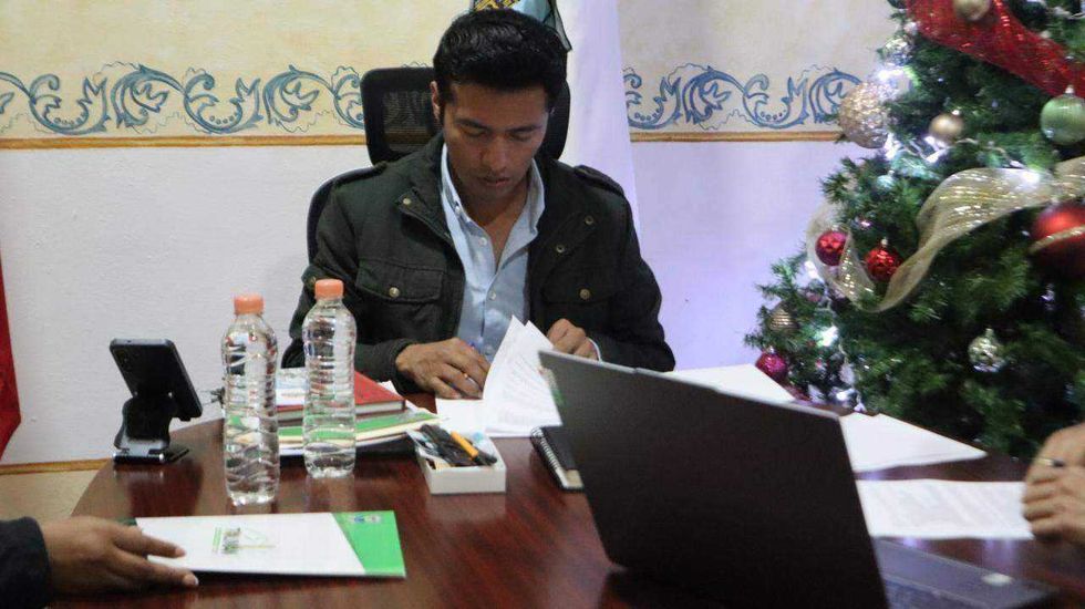 Alejo Sánchez, presidente municipal de Tolimán, informó que mantienen contacto con familia del joven deportado irregularmente.