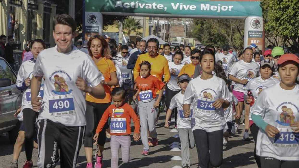 Alrededor de 600 competidores participaron en la Cuarta Carrera Atlética que conmemora el “Día de la Familia”.