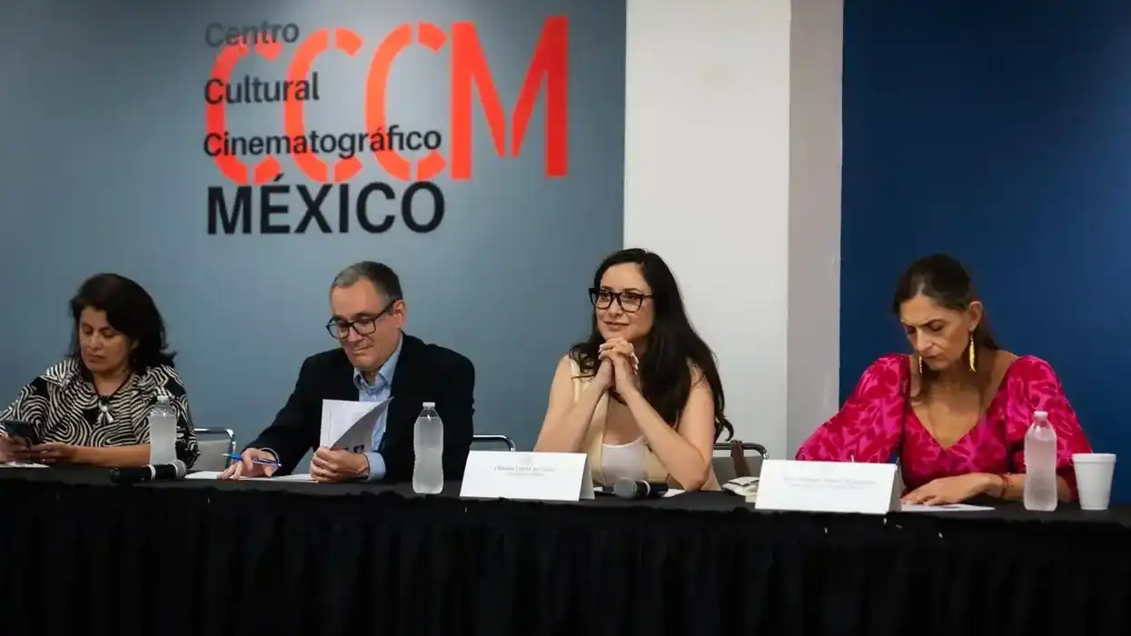 ALT: Claudia Curiel de Icaza, secretaria de Cultura federal, en el encuentro con la comunidad mexicoestadounidense en Los Ángeles, 2026.