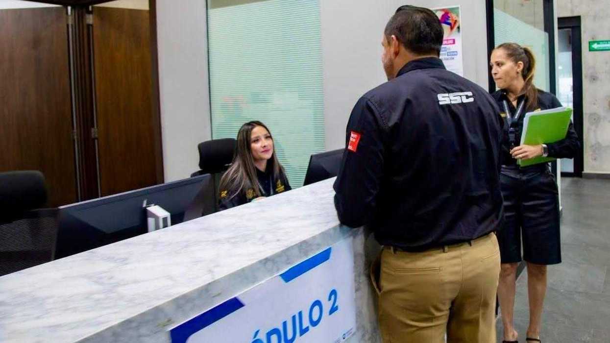 ALT sugerido para la infografía institucional: lista de cinco documentos requeridos para la Constancia de No Infracción en Querétaro, con logo de la SSC.