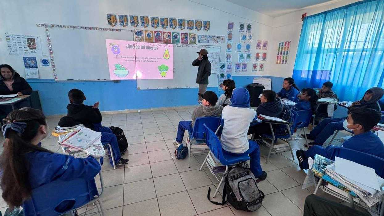 Alumnos de primaria participan en conferencia ecológica sobre cuidado ambiental en Estancia de Bordos, San Juan del Río