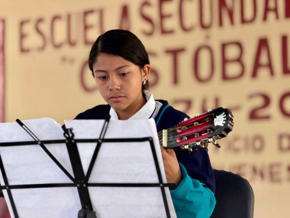 Alumnos de secundarias t\u00e9cnicas en festival de Cultura por La Paz en Col\u00f3n, Quer\u00e9taro