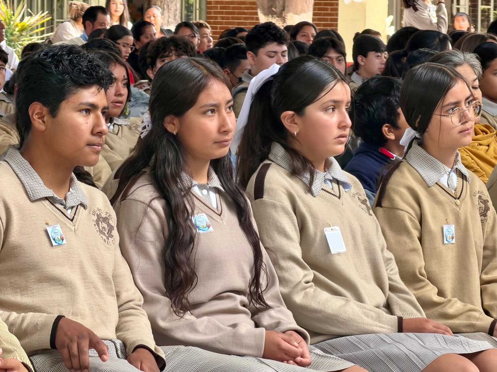 Alumnos de secundarias t\u00e9cnicas en festival de Cultura por La Paz en Col\u00f3n, Quer\u00e9taro