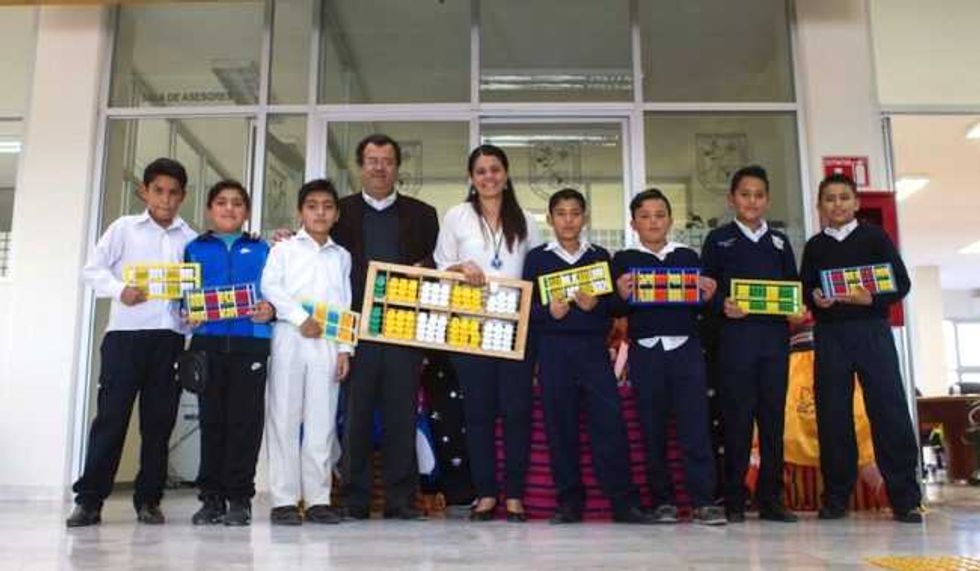 alumnos queretaro muestran virtudes del abaco maya 2