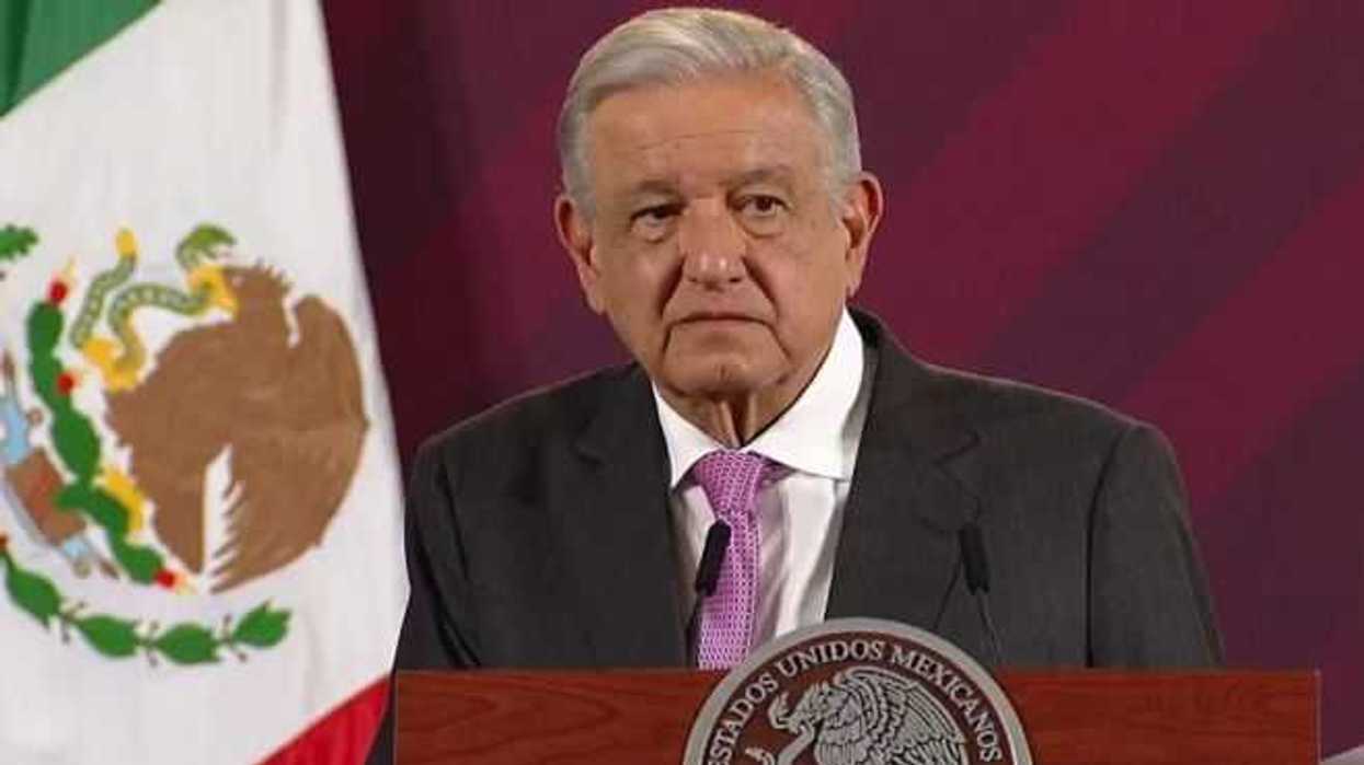 AMLO pide a aspirantes de Morena a actuar con prudencia ante revelación de encuestas.