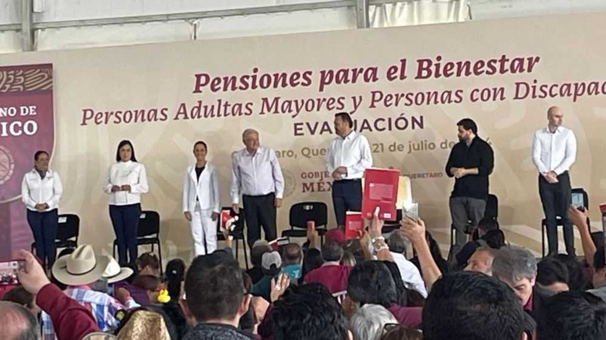 AMLO y Claudia Sheinbaum visitan Querétaro; Gobernador recibe abucheos.