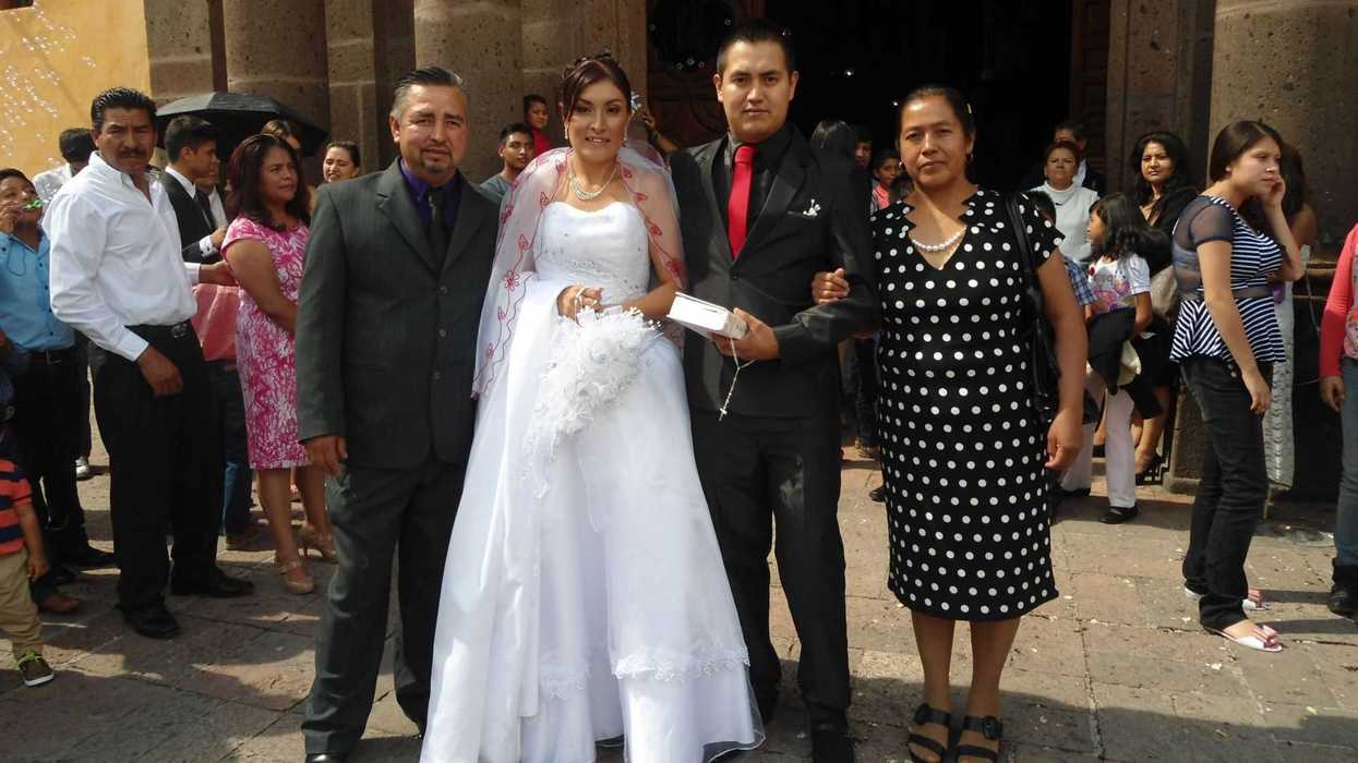 Ana Laura y Martín formalizan ante Dios su noviazgo.