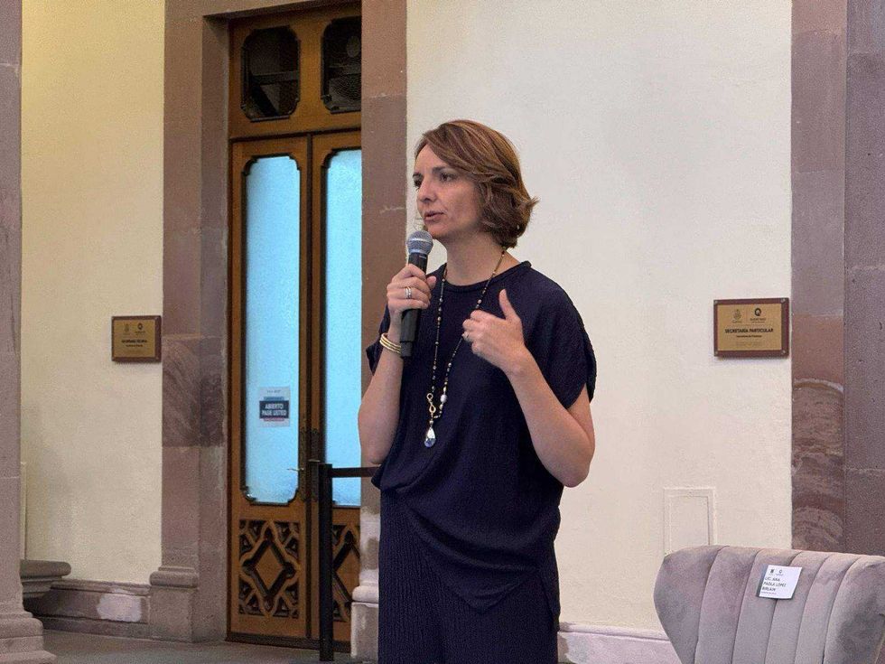 Ana Paola López Birlain, titular de Secretaría de Cultura Querétaro, durante diálogo con gobernador Mauricio Kuri sobre aspiraciones políticas para 2027.