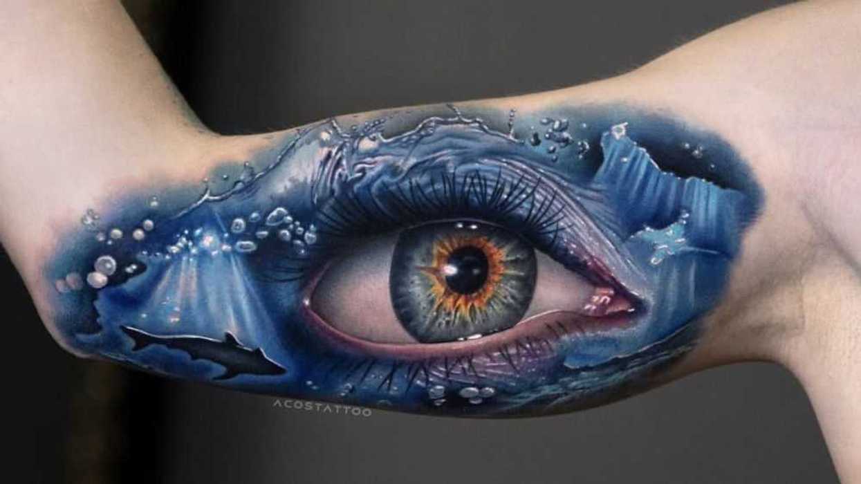 Andrés Acosta, pionero en el tatuaje surrealista.