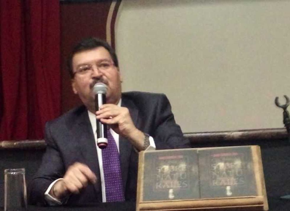 andres garrido del toral presenta libro cronicas sobrenaturales 5