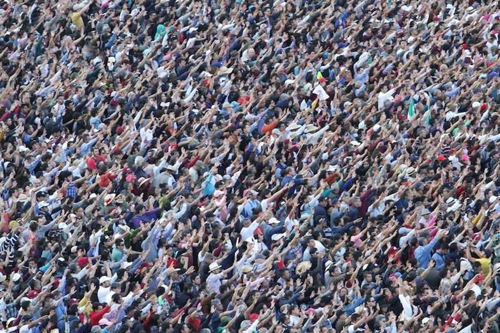 andres manuel hace suyo el zocalo 1