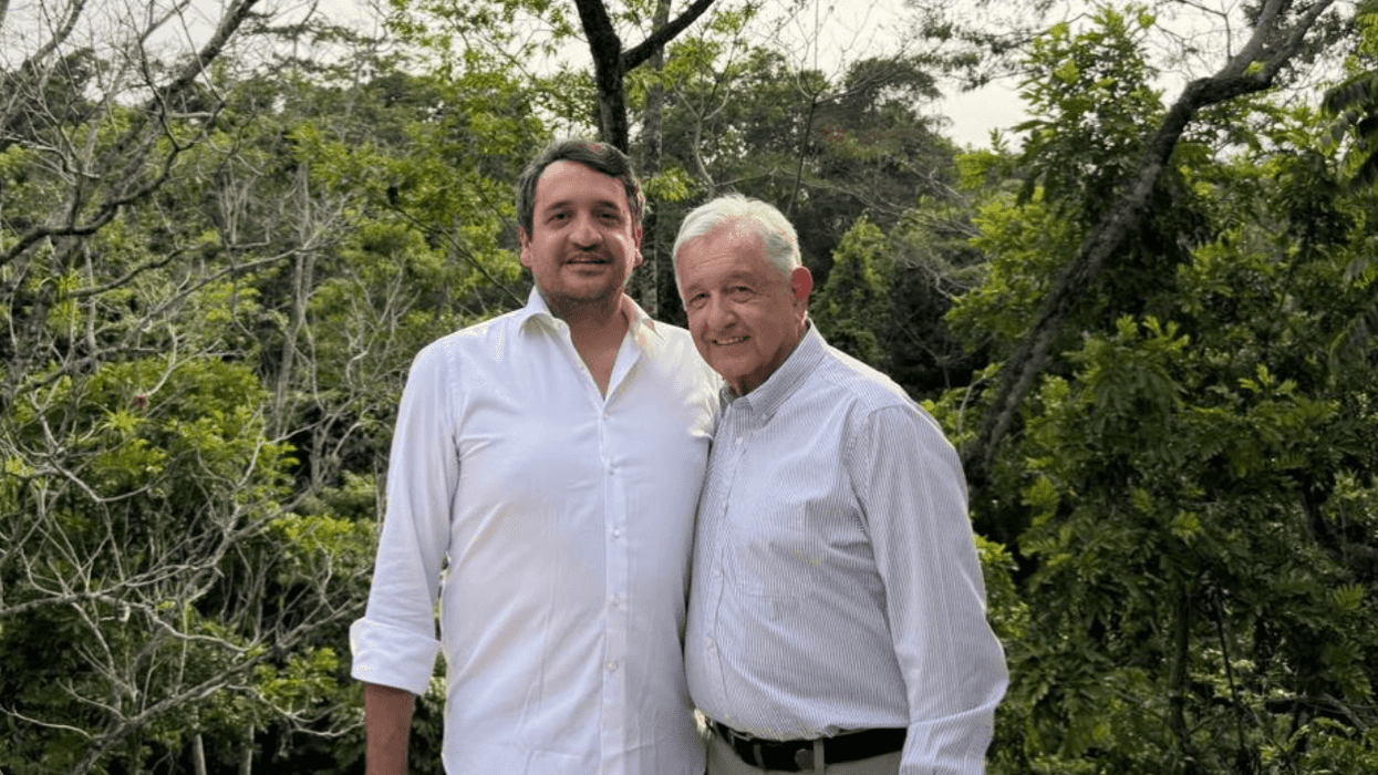 Andrés Manuel López Beltrán en acto público durante su gira por Tabasco, donde anunció la cancelación de su visa estadounidense.