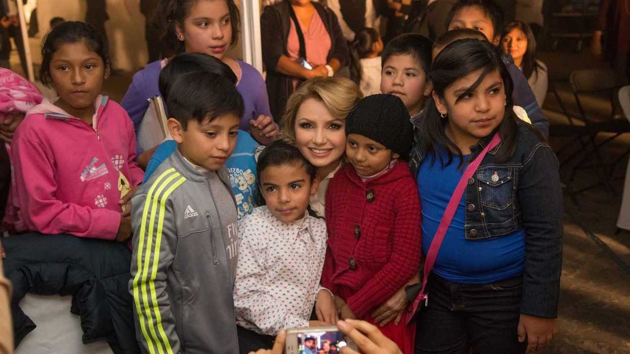 Angélica Rivera acude a grabación de videoclip dedicado a visita papal