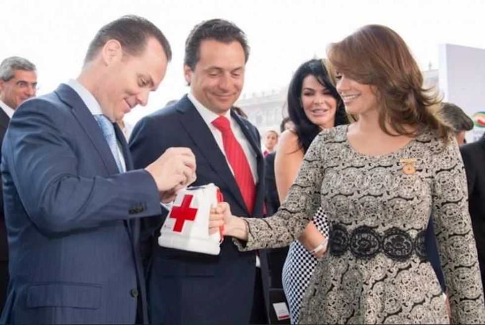 angelica rivera reconoce la cruz roja