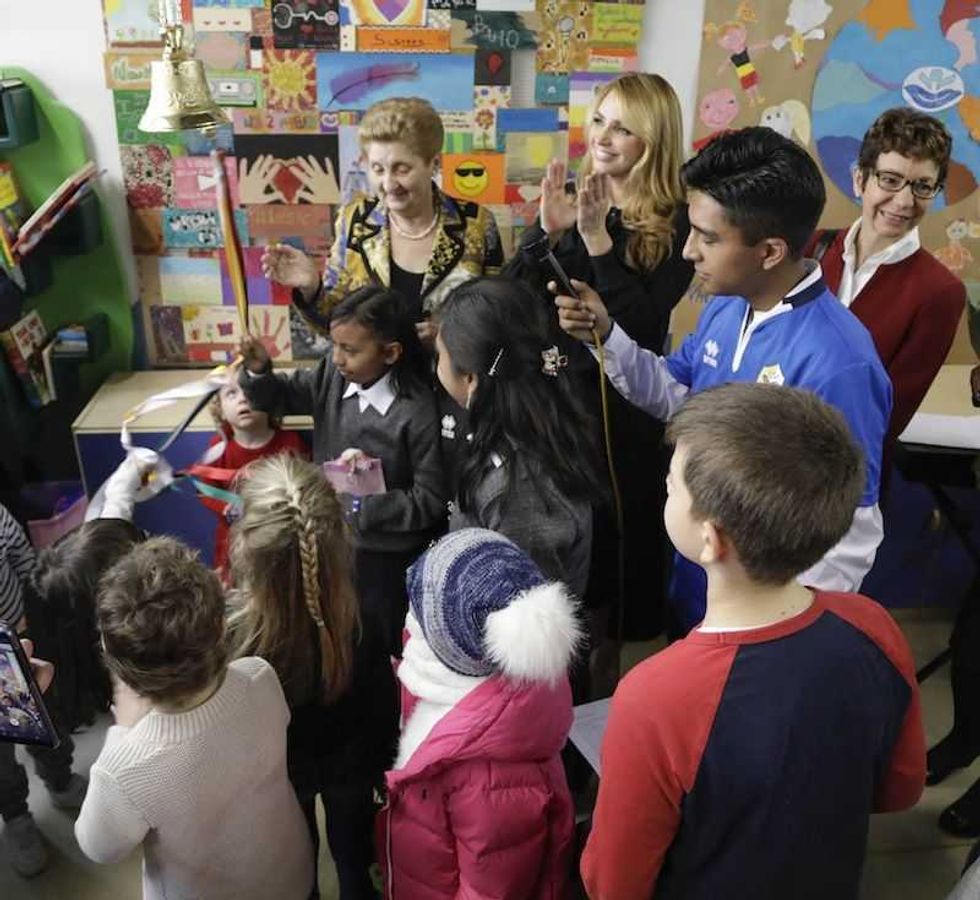 angelica rivera y ninos del hospital infantil visitan al papa francisco 1