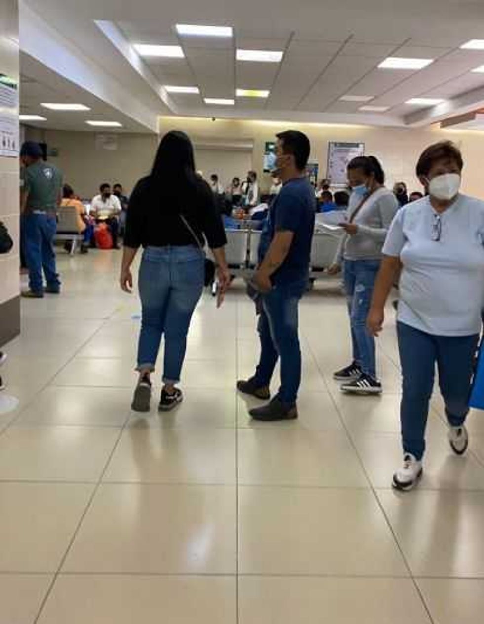 Ante ola de calor, denuncian poca ventilación en IMSS San Juan del Río.