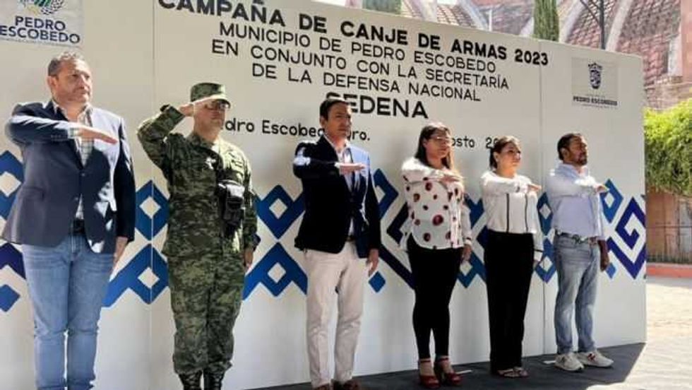 Anuncian campaña de canje de armas por electrodomésticos en Pedro Escobedo.