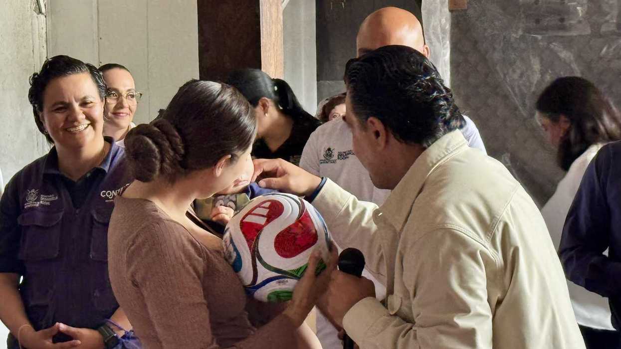 Anuncio de becas para licenciatura en línea en dirección técnica de fútbol en San Juan del Río