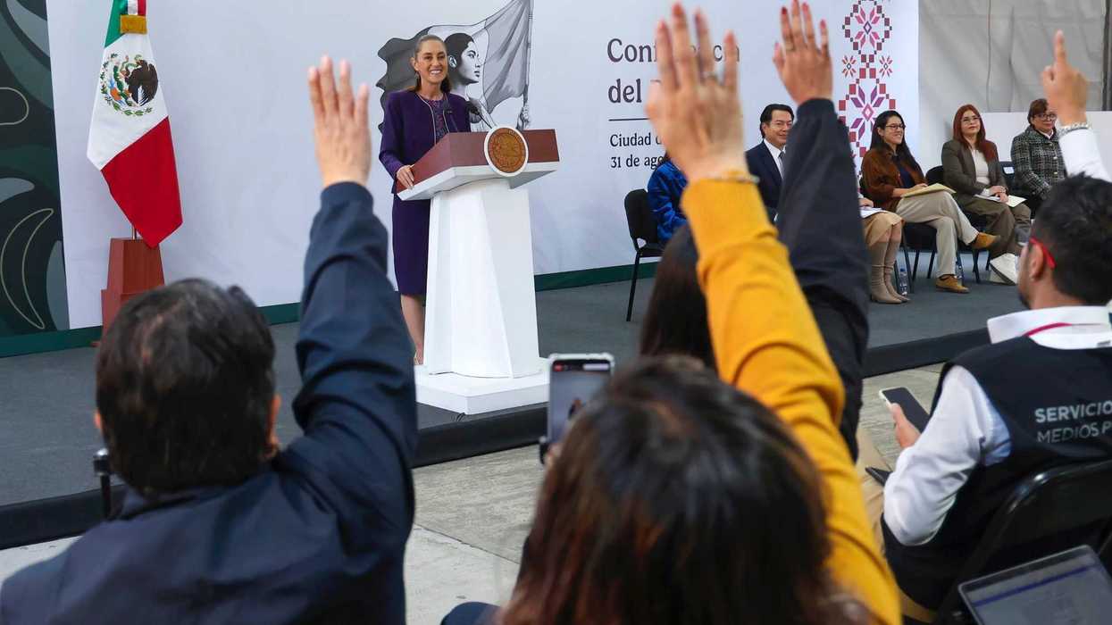 Anuncio del destino de los recursos recuperados de la familia Weinberg para infraestructura educativa en la montaña de Guerrero.