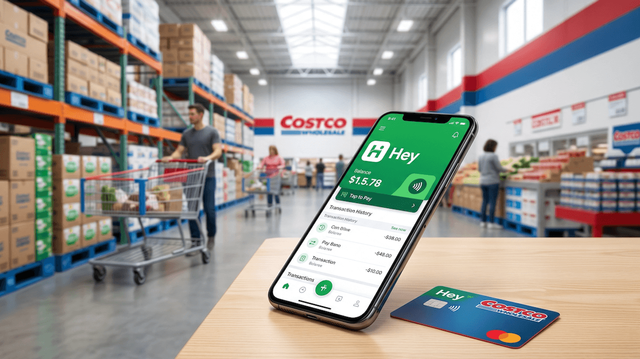 Aplicación bancaria muestra dos movimientos de Costco Querétaro por 2 mil 143 pesos con una referencia comercial idéntica.