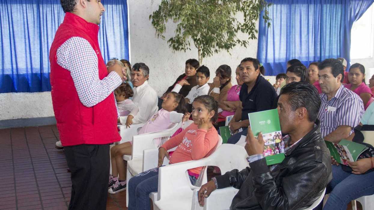 Apoya SEDESOL Seguro de Vida para Jefas de Familia en San Juan del Río