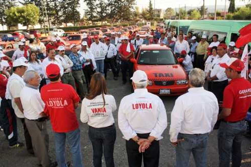 Apoyará Vania Camacho al transporte de taxis en San Juan del Río.