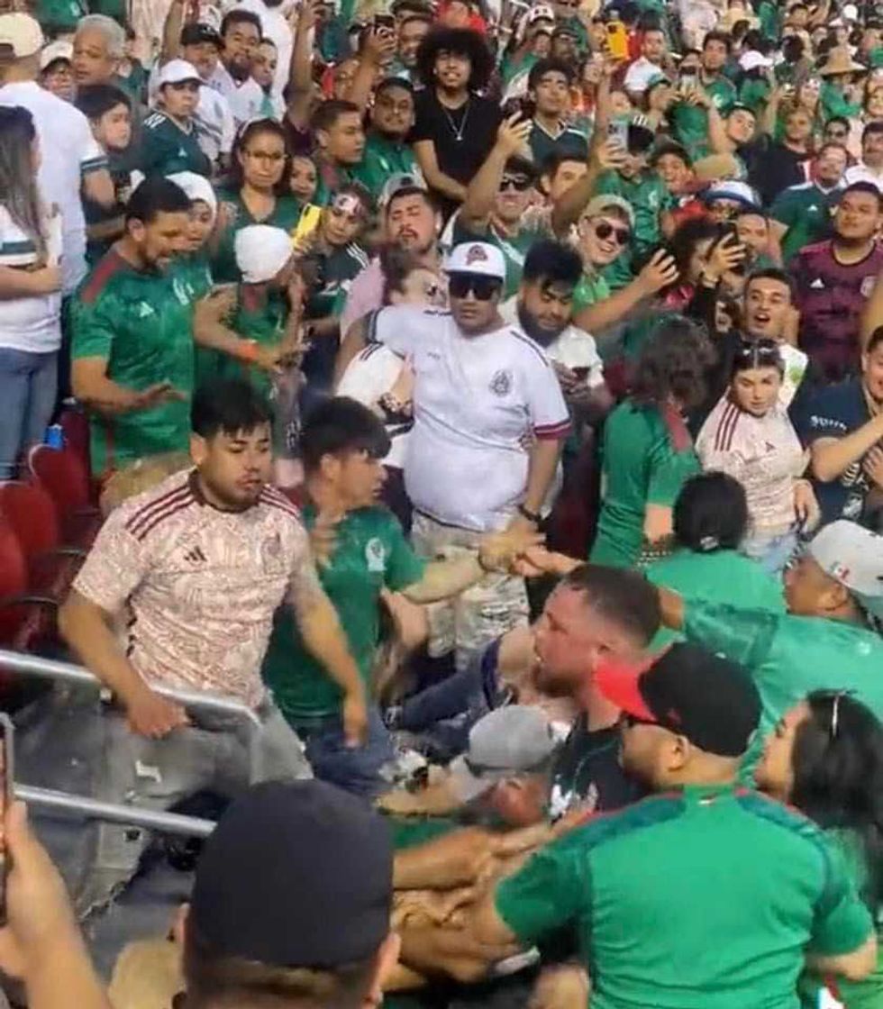 Apuñalan a aficionado tras el partido México - Qatar de la Copa Oro.
