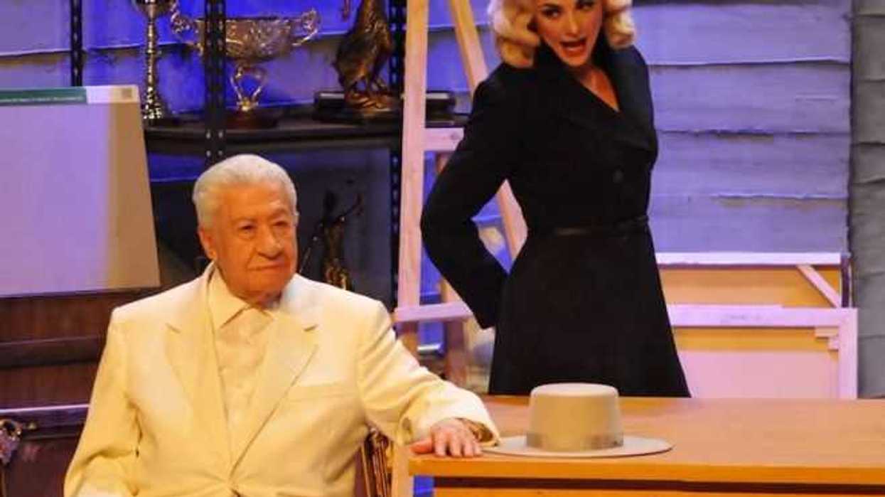 Aracely Arambula, honrada de actuar en teatro al lado de Lopez Tarso_03