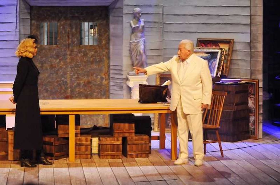 Aracely Arambula, honrada de actuar en teatro al lado de Lopez Tarso_2