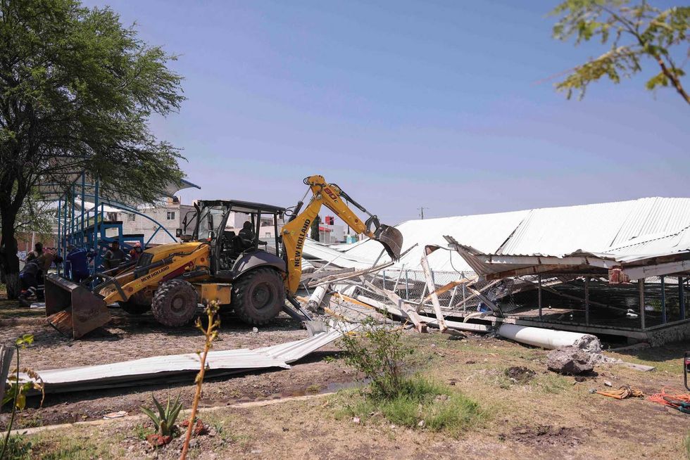 Arcotecho colapsado en cancha de basquetbol de Tierra y Libertad, Corregidora, tras lluvias y granizo de este s\u00e1bado
