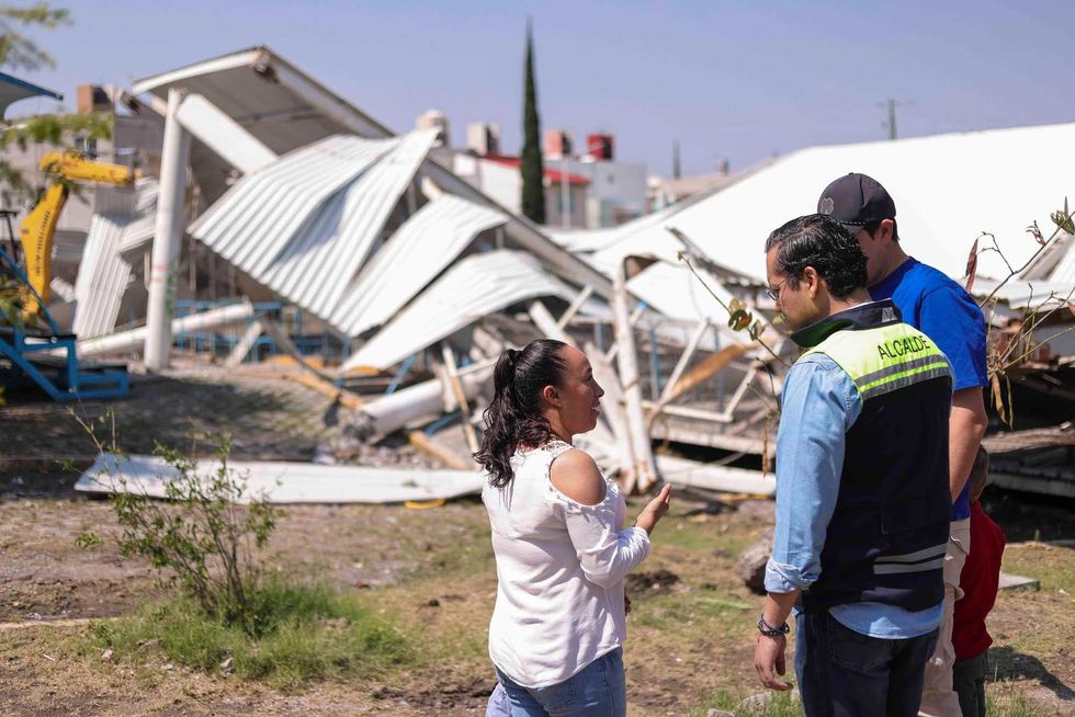 Arcotecho colapsado en cancha de basquetbol de Tierra y Libertad, Corregidora, tras lluvias y granizo de este s\u00e1bado