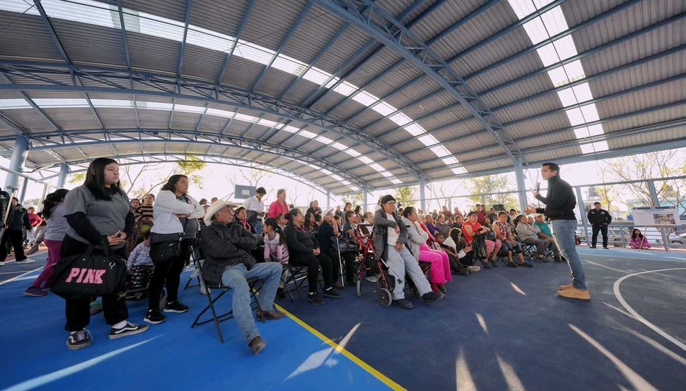 Arcotecho construido en la cancha de usos m\u00faltiples de la colonia Patria Nueva en Quer\u00e9taro.