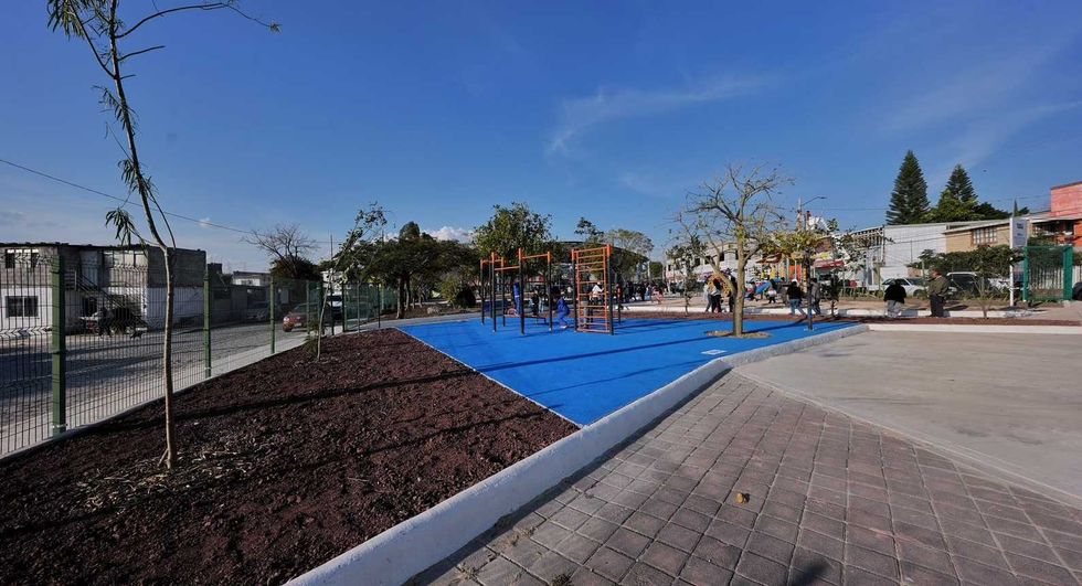 Arcotecho construido en la cancha de usos m\u00faltiples de la colonia Patria Nueva en Quer\u00e9taro