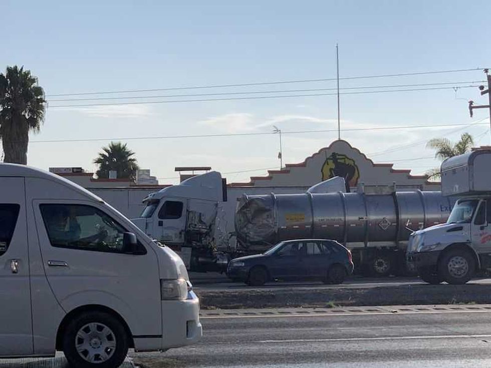 arde trailer en la autopista mexico queretaro pipa de excellence invade carril 1
